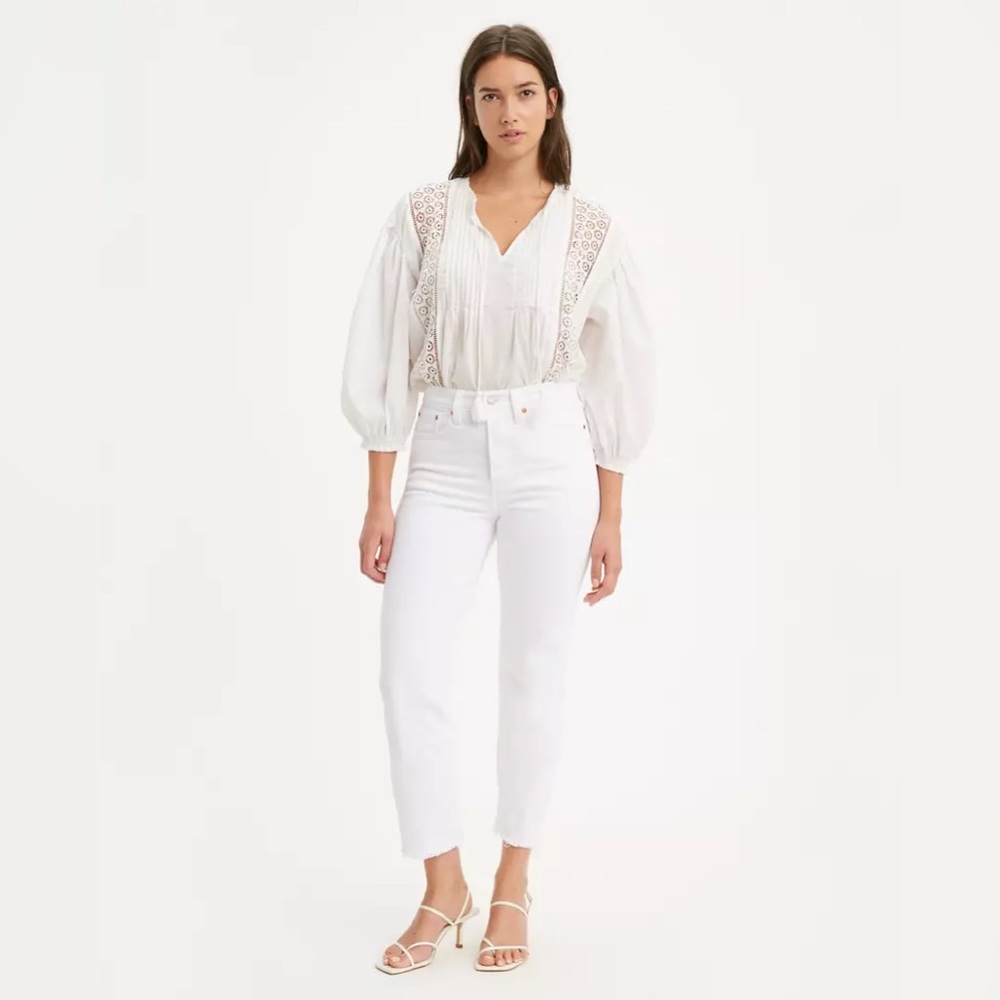 Levi’s Big E Wedgie Straight Raw Hem Jeans in White 26